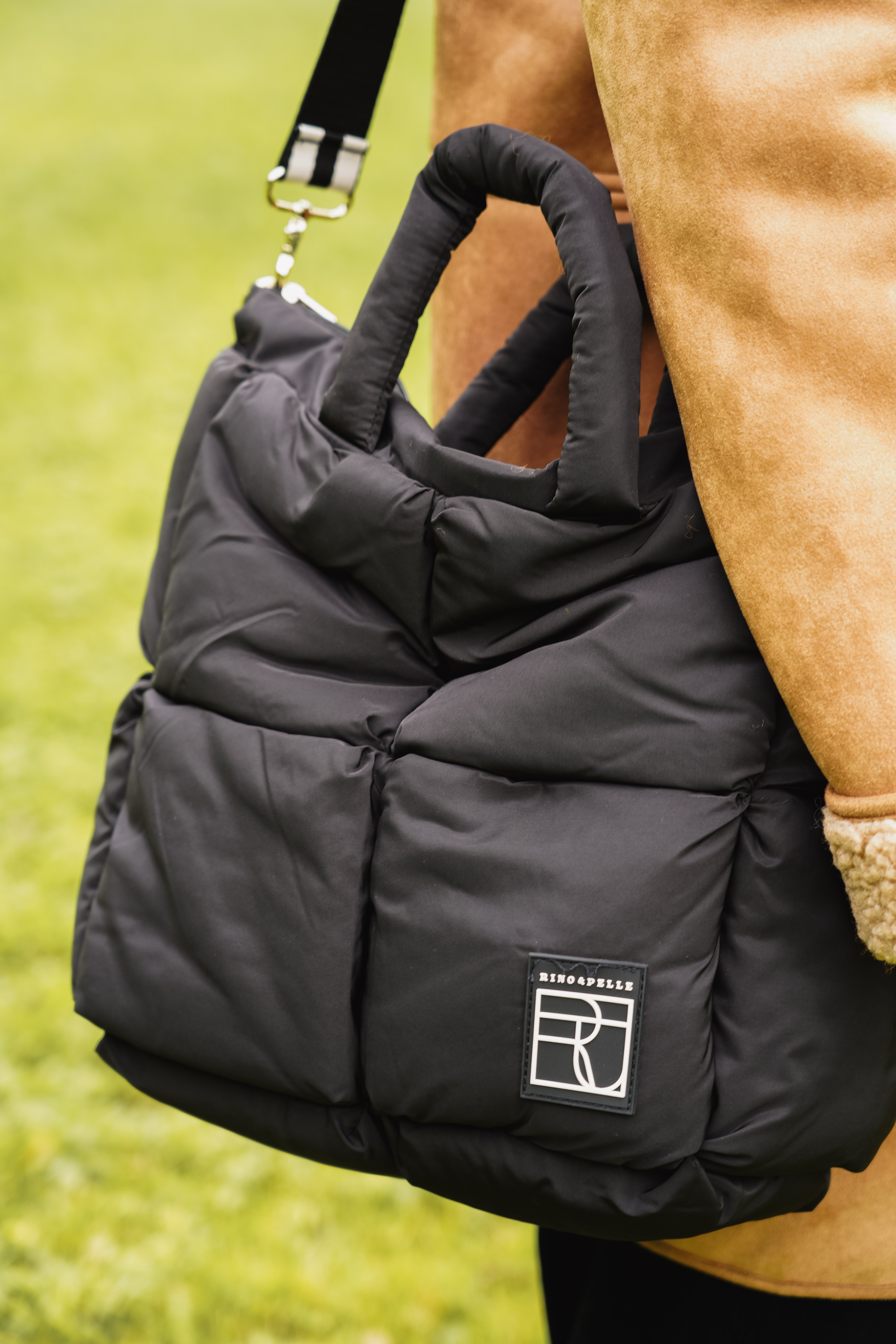Trendige Puffer-Look Tasche von Rino&Pelle 